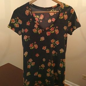 Floral v-neck t-shirt